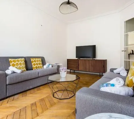 Cmg Tour Eiffel/champs De Mars__laos 1d Apartment *